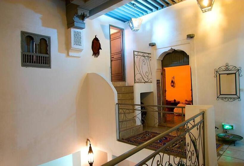 اتاق راحتی, Riad Safir