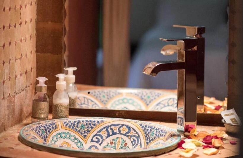 اتاق راحتی, Riad Safir