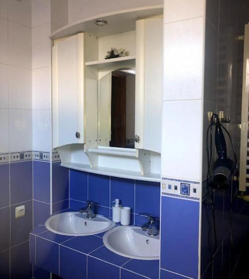 اتاق استاندارد سه نفره, Prutets Guest House