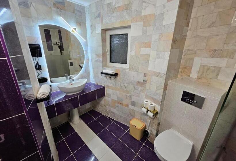 اتاق خانوادگی, Amethyst House