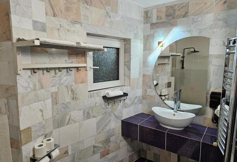 اتاق خانوادگی, Amethyst House