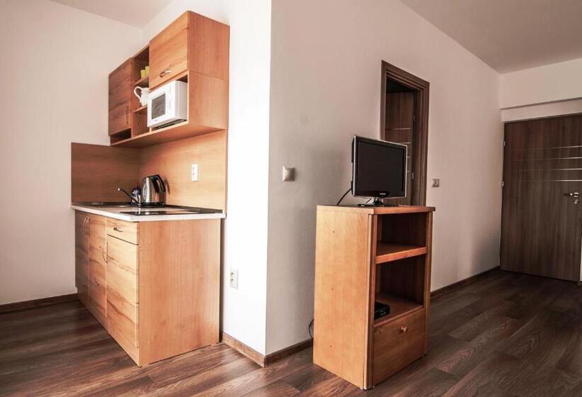 استودیوی استاندارد, Apartmanovy Dom Martha A Domček Martuška