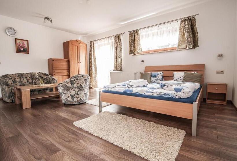 استودیوی استاندارد, Apartmanovy Dom Martha A Domček Martuška