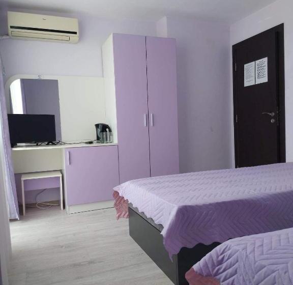 带阳台的三人标准间, Guest House Perla