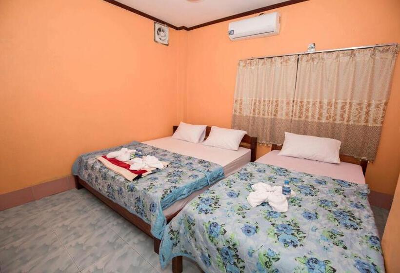 Quarto Triplo Estandar, Molina Bungalows