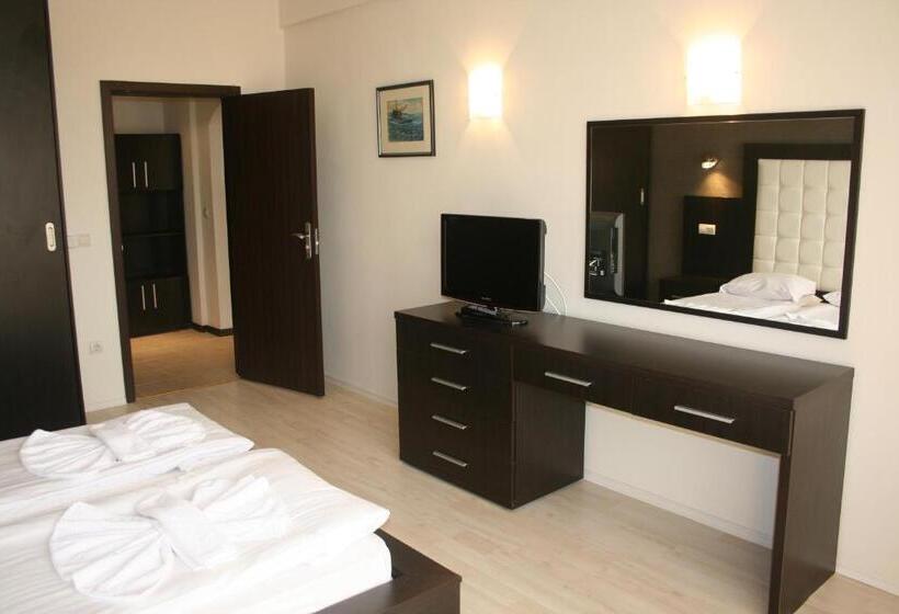 Люкс с Балконом, Aparthotel Vris