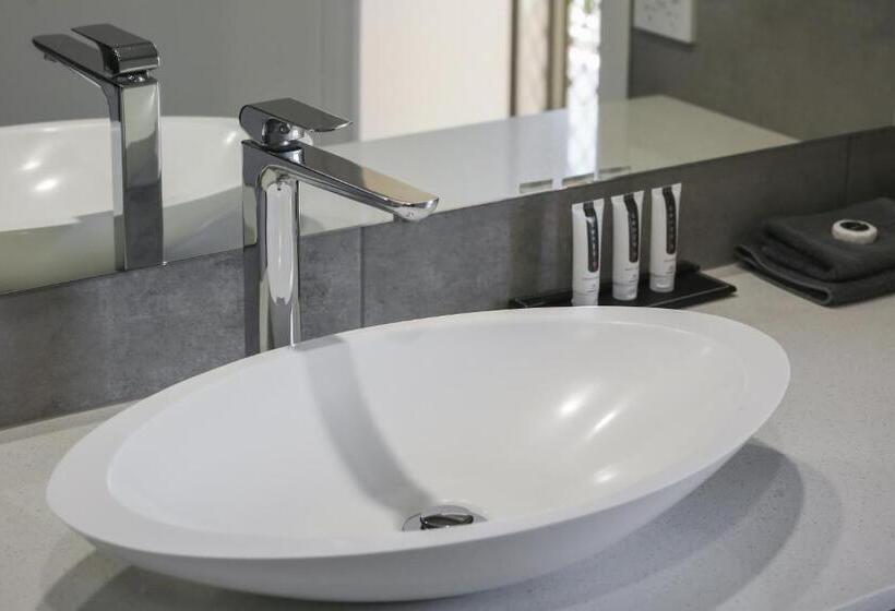 شقة غرفة واحدة, Crown Apartments