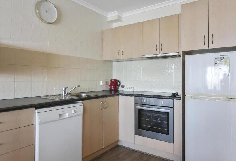 شقة غرفتين, Crown Apartments