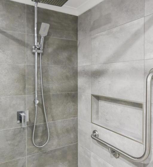 شقة غرفتين, Crown Apartments