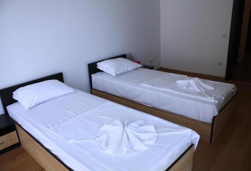 Апартаменты 1 Спальня с Балконом, Guest House Ask