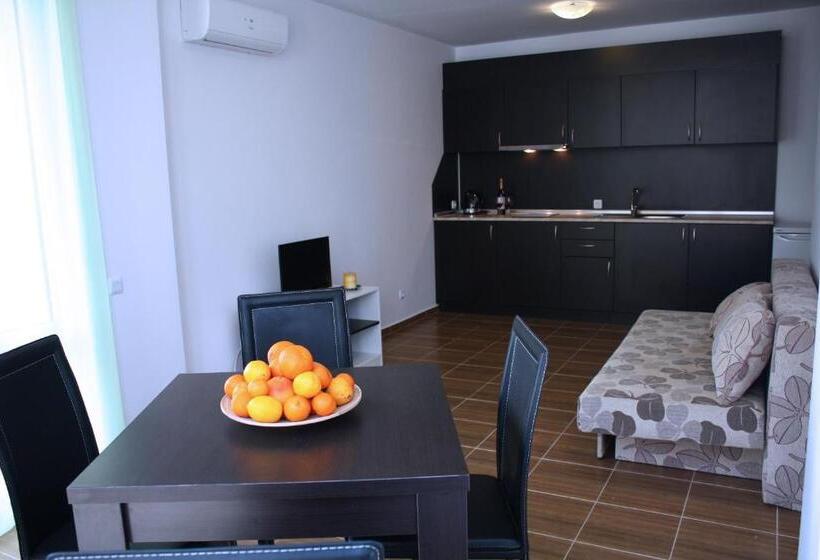 Апартаменты 1 Спальня с Балконом, Guest House Ask