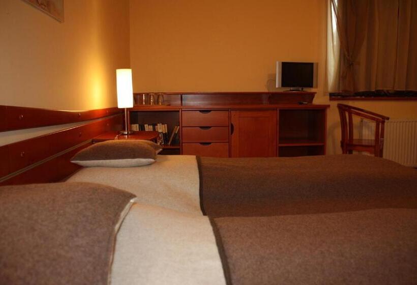 اتاق استاندارد سه نفره, The Zen Hostel   Posticum
