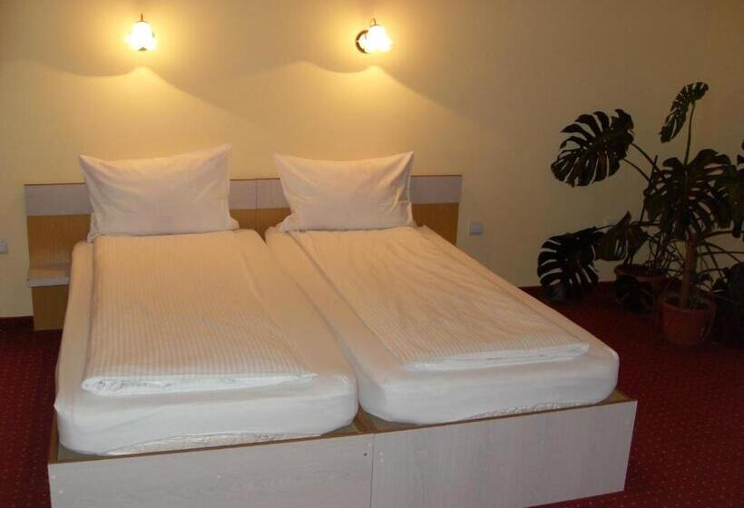 اتاق استاندارد چهار تخته, Pensiunea Beverly Hills