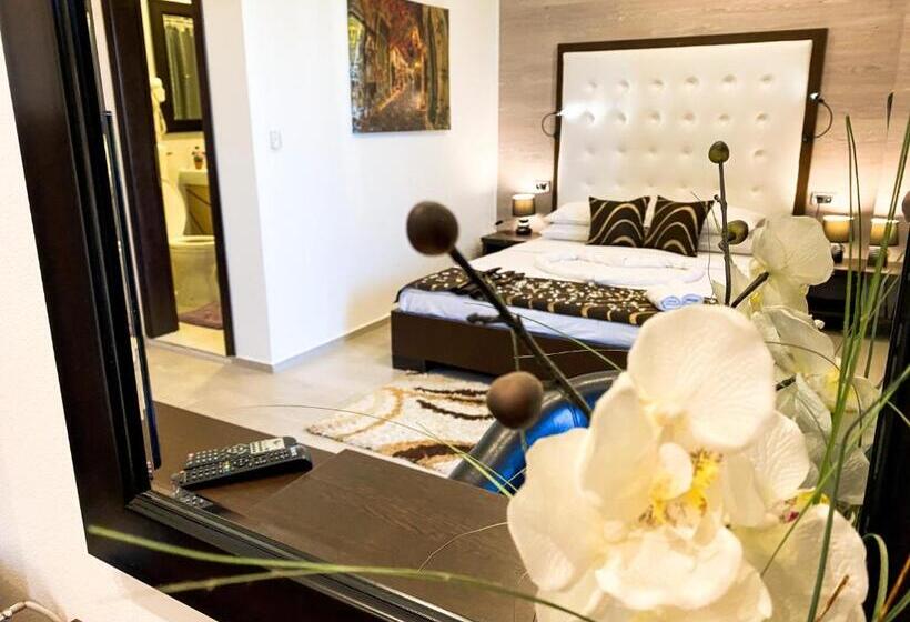 استودیوی استاندارد, Residence Apartments