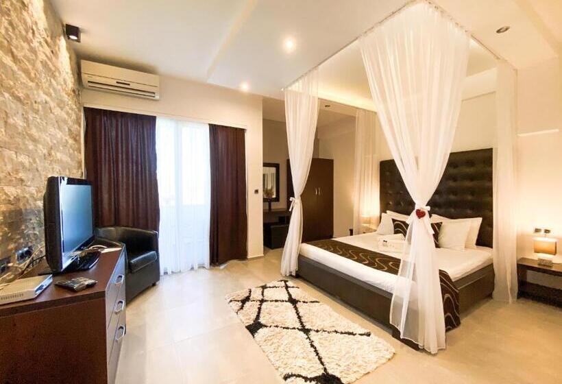 استودیوی سوپریور, Residence Apartments