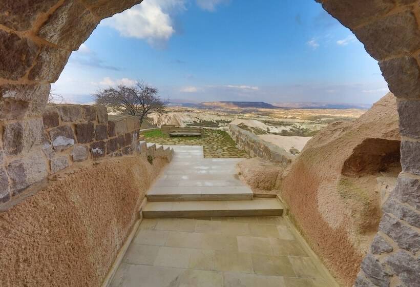 سوئیت با تخت بزرگ, Eyes Of Cappadocia Cave