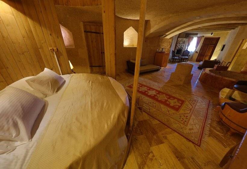 سوئیت با تخت بزرگ, Eyes Of Cappadocia Cave
