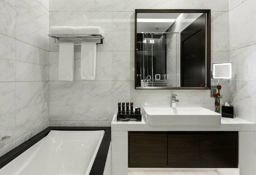 Номер Deluxe Кровать Кинг, Renaissance Business Bay Hotel, Dubai