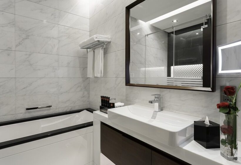 Номер Клуб Кровать Кинг, Renaissance Business Bay Hotel, Dubai