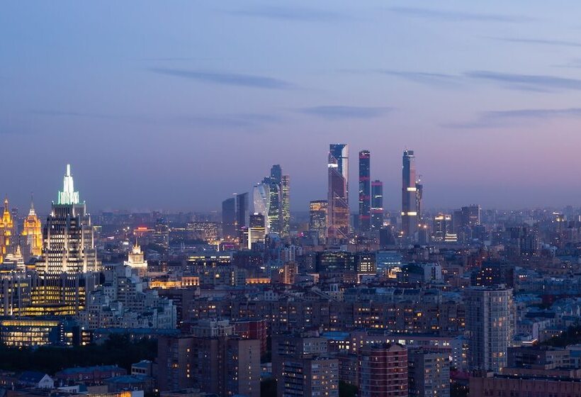 اتاق خانوادگی, Radisson Blu Olympiyskiy
