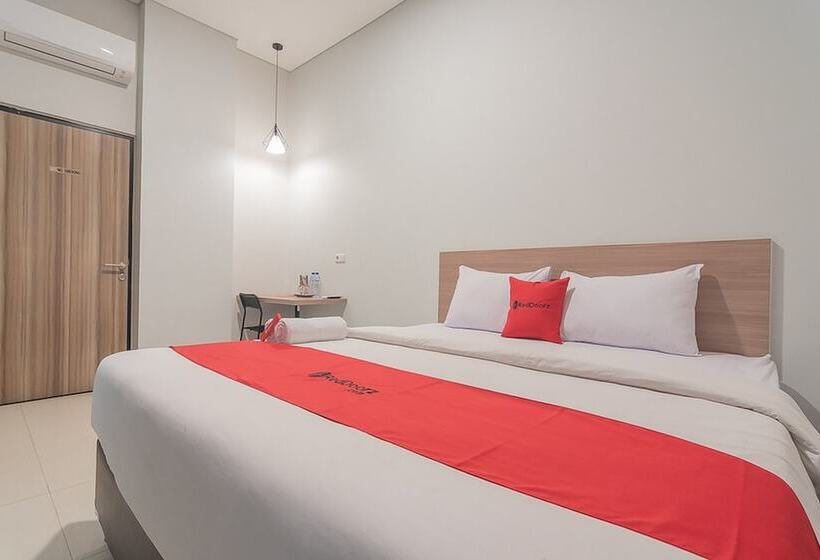 Номер Deluxe, Reddoorz @ Malabar Street