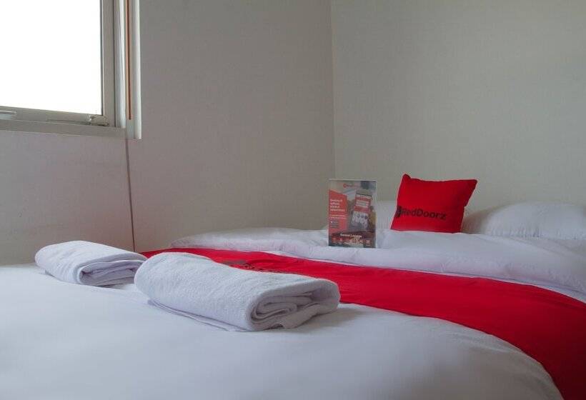 Номер Economy, Reddoorz @ Malabar Street