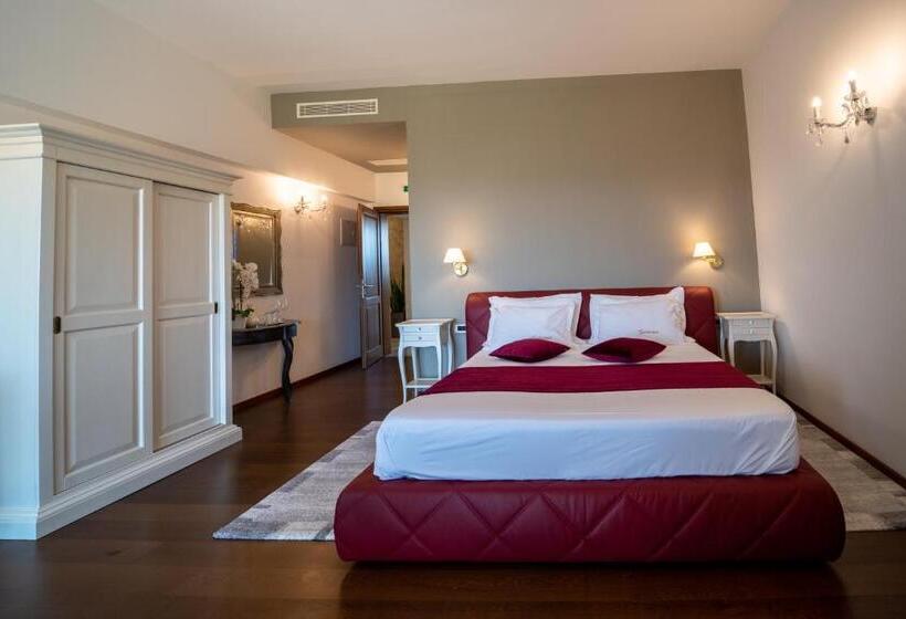 سوییت جونیور با بالکن, Wine Residence Cattunar