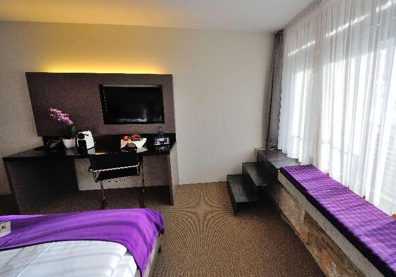 سوییت جونیور با بالکن, Wine Residence Cattunar