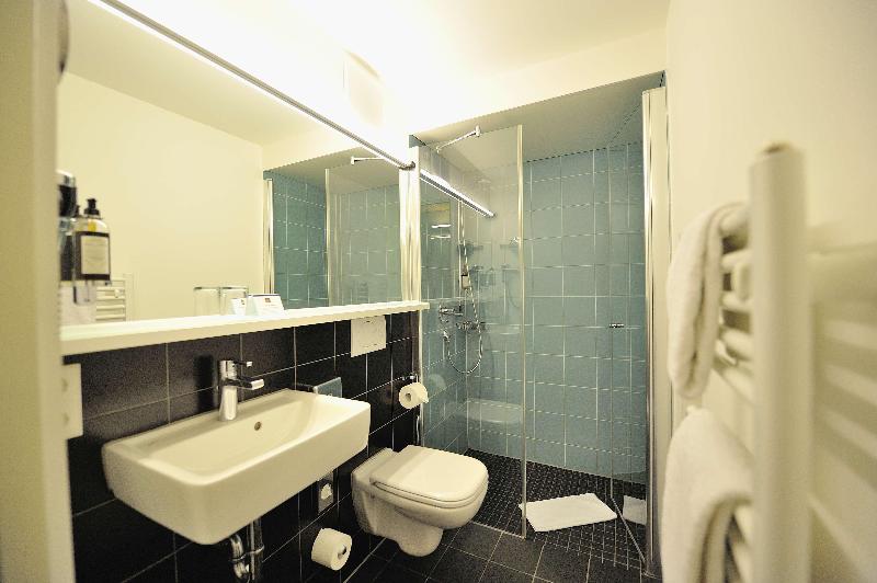 سوییت جونیور با بالکن, Wine Residence Cattunar