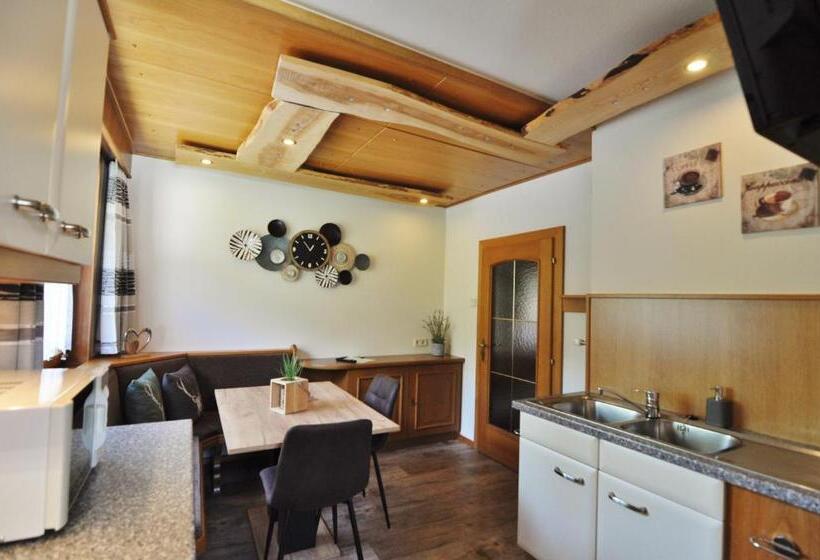 Апартаменты 2 Спальни, Pension & Apartments Weissbriach