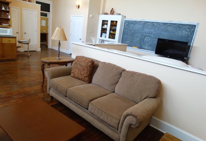 Comfort Suite, Davie School Inn