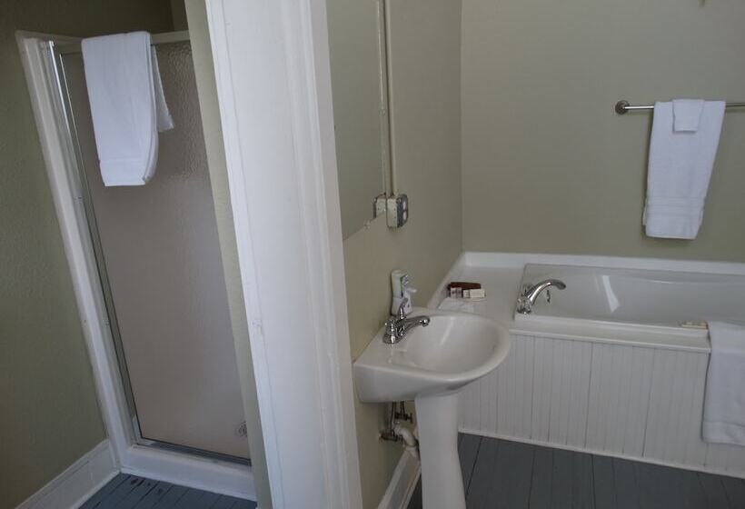 Comfort Suite, Davie School Inn