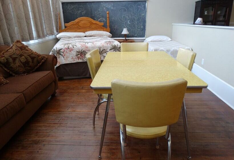 Comfort Suite, Davie School Inn