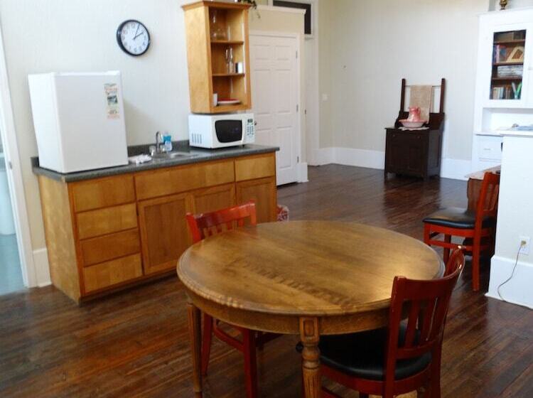 جناح كومفورت, Davie School Inn