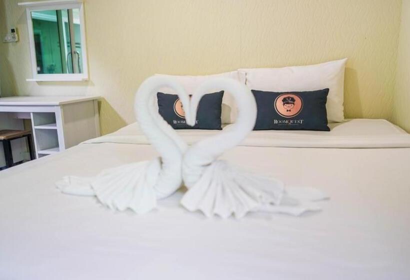 Economy Triple Room, Roomquest Amphawa Floating Market
