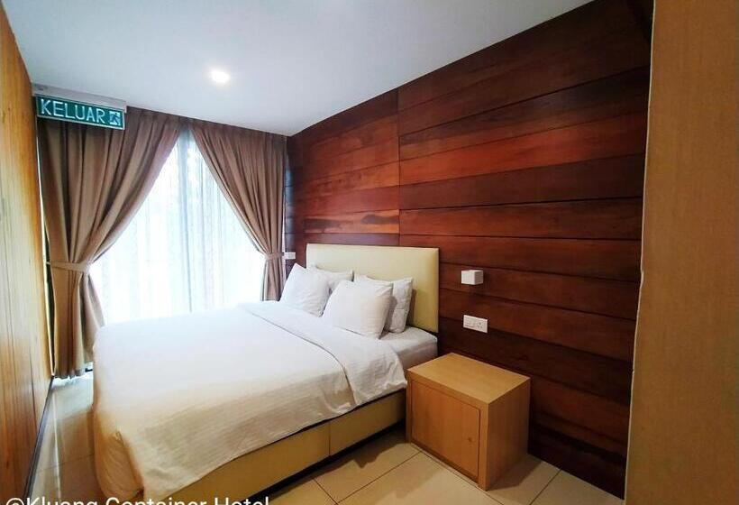 اتاق لوکس با تخت بزرگ, Kluang Container Swimming Pool