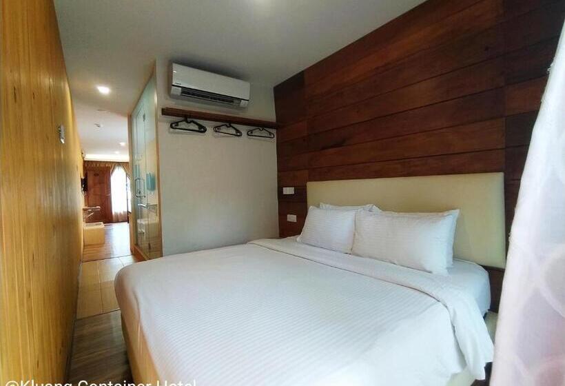 اتاق لوکس با تخت بزرگ, Kluang Container Swimming Pool