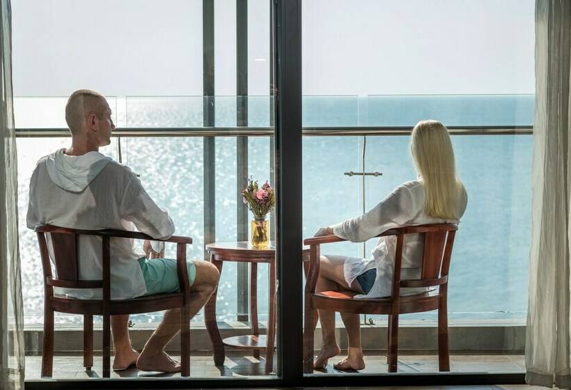 اتاق لوکس با چشم‌انداز دریا, Amarin Resort & Spa Phu Quoc