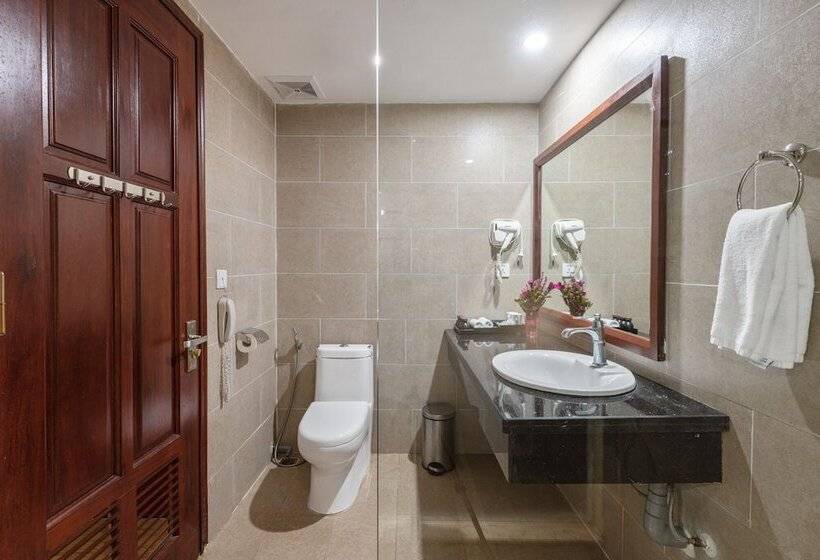 اتاق لوکس با چشم‌انداز دریا, Amarin Resort & Spa Phu Quoc