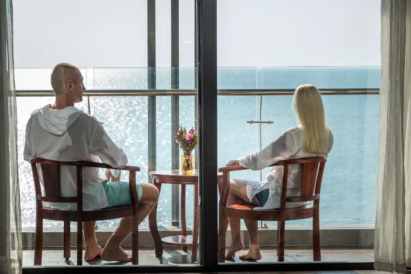 اتاق لوکس با چشم‌انداز دریا, Amarin Resort & Spa Phu Quoc