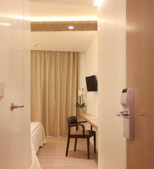 Standard Triple Room with Terrace, Carlos I