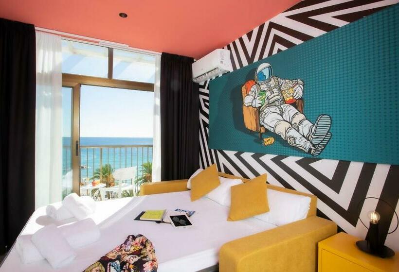 オーシャンビューファミリールーム, Casual Pop Art Benidorm