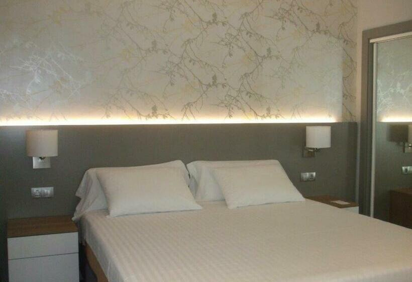 Quarto Familiar Superior, Hg Jardín De Menorca