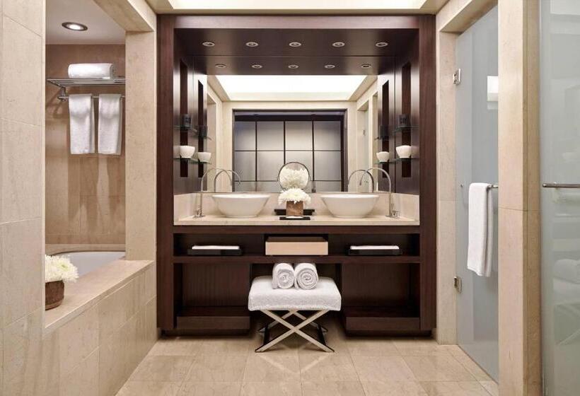Habitación Deluxe Vista Ciudad, Arts Barcelona
