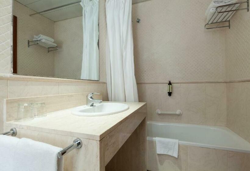 Номер Стандарт Трехместный, ITC Barcelona By Soho Boutique