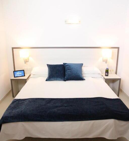 Номер Economy, Parrots Sitges