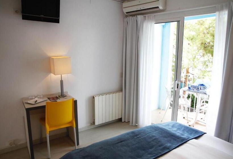 Номер Стандарт с Балконом, Parrots Sitges