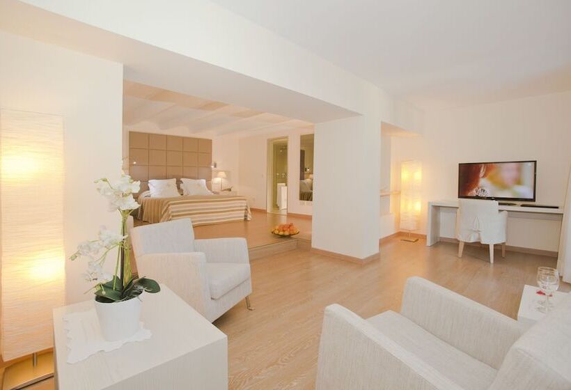سوئیت جونیور با تراس, L’hermitage Hotel & Spa