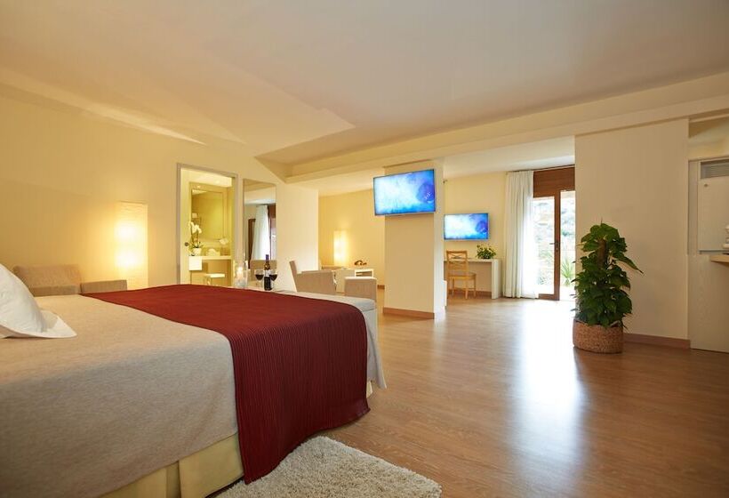 سوئیت جونیور با تراس, L’hermitage Hotel & Spa