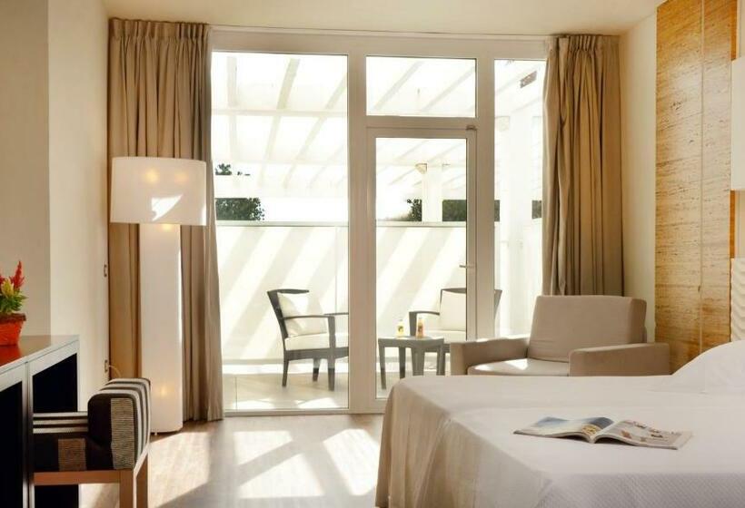 Premium Kolmen Hengen Huone, Alga